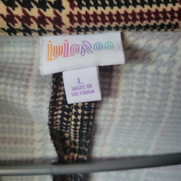 Large plaid Gwen from Lularoe - Picture 4 of 4
